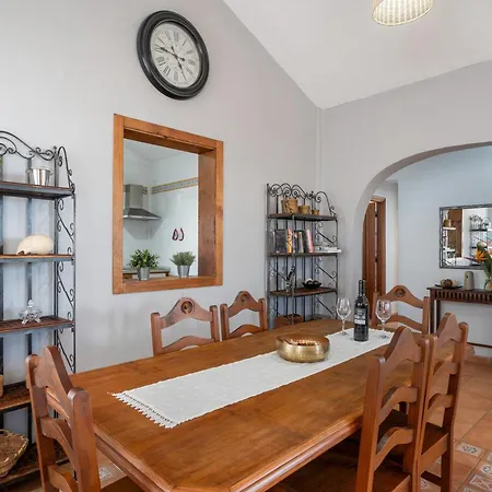 Semesterbostad Maria *